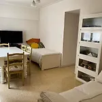 Apartment 5 Blocks From The Sea
