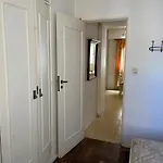 Apartment 5 Blocks From The Sea