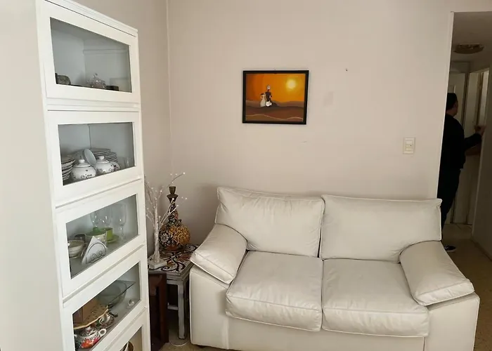 Apartment 5 Blocks From The Sea